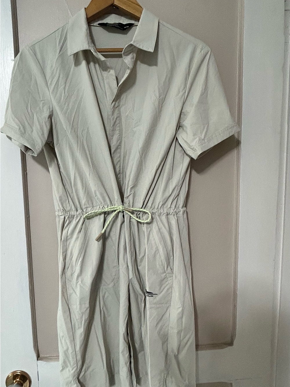 Casual Short-Sleeve Midi Shirt Dress with Drawstring in Light Beige